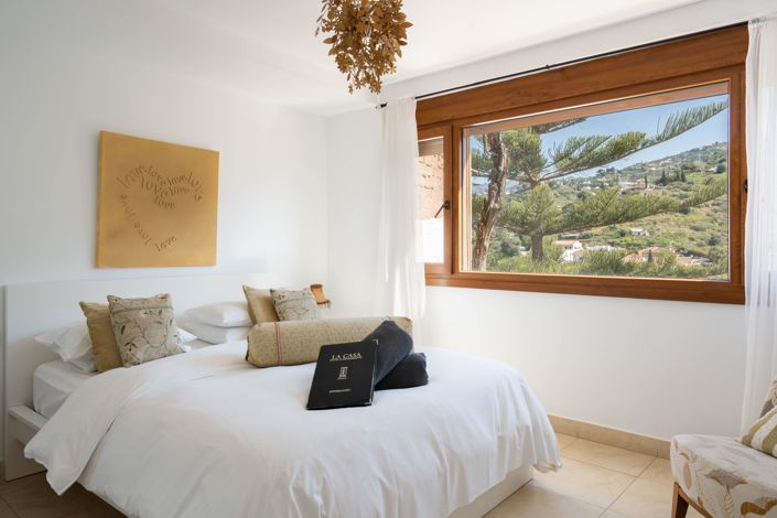 Image No.16-10 Bed Hotel for sale