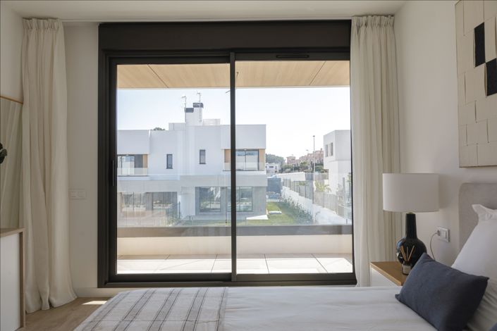 Image No.27-4 Bed Townhouse for sale