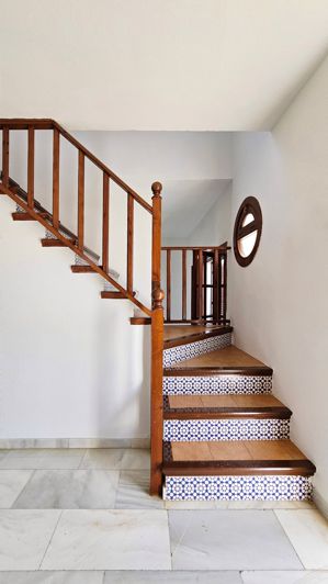 Image No.12-2 Bed House for sale