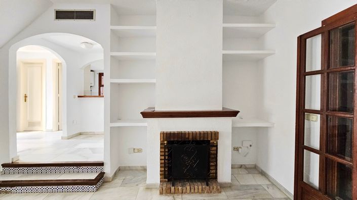 Image No.6-2 Bed House for sale