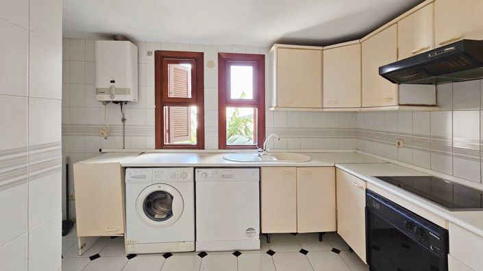 Image No.9-2 Bed House for sale