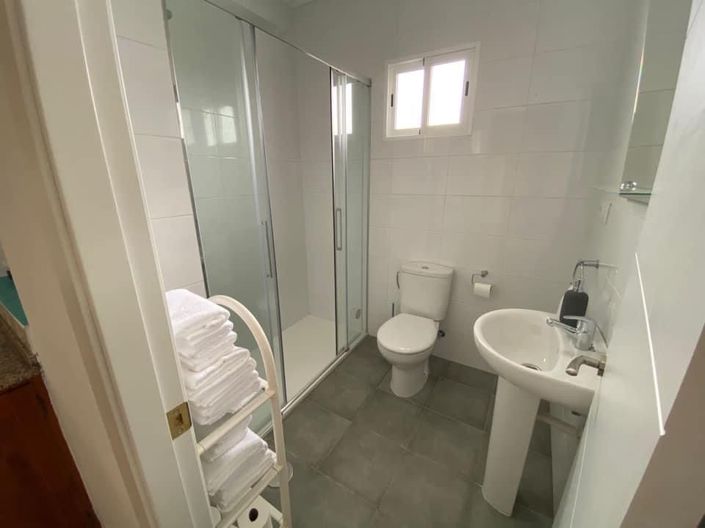 Image No.6-2 Bed House for sale