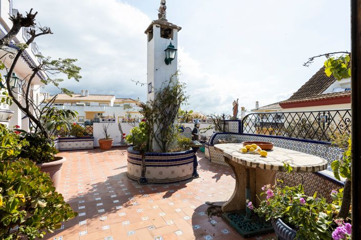 Image No.25-8 Bed House for sale