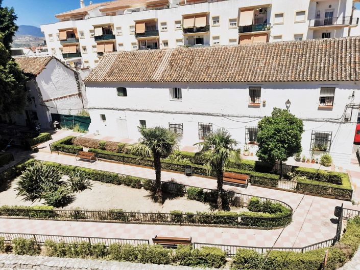 Image No.27-8 Bed House for sale