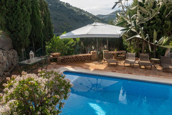 Image No.2-6 Bed House for sale