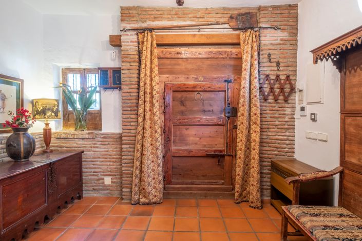 Image No.4-6 Bed House for sale