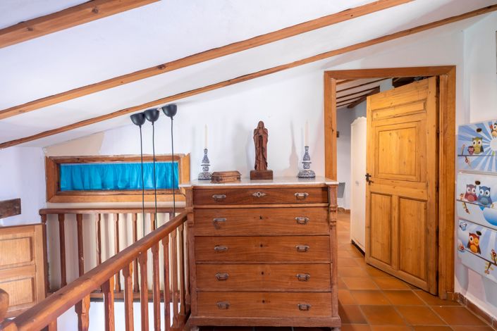 Image No.25-6 Bed House for sale