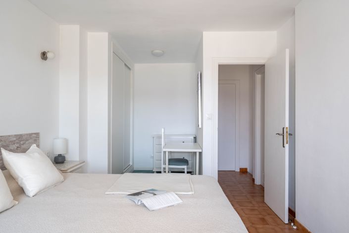 Image No.16-2 Bed Townhouse for sale