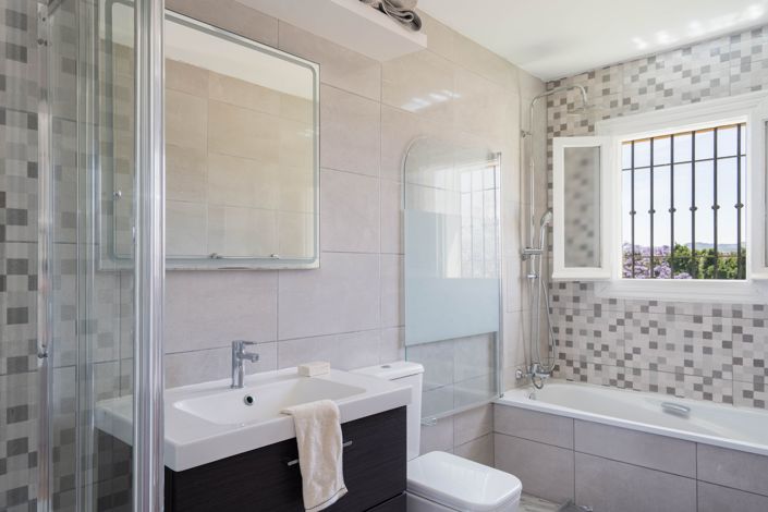 Image No.24-2 Bed Townhouse for sale