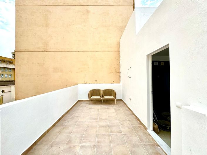 Image No.16-6 Bed Property for sale