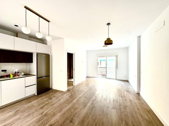 Image No.25-6 Bed Property for sale