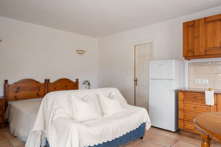 Image No.17-4 Bed House for sale