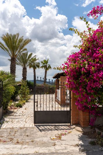 Image No.8-4 Bed House for sale