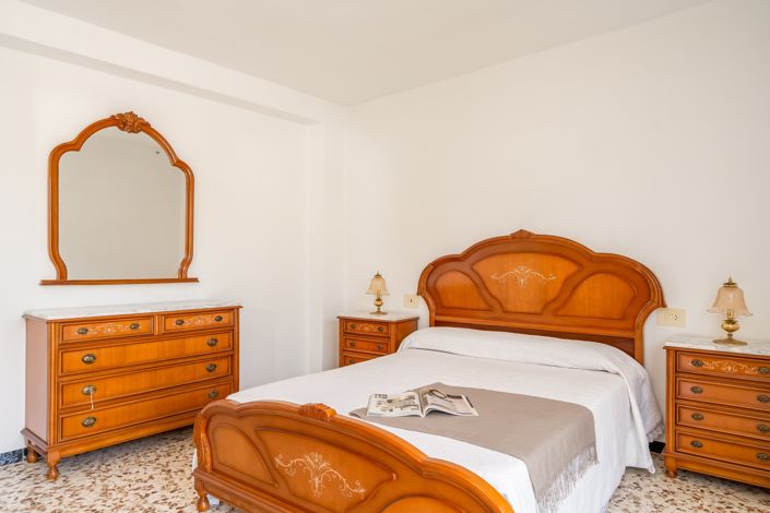 Image No.13-5 Bed House for sale