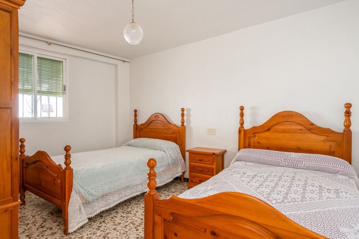 Image No.14-5 Bed House for sale