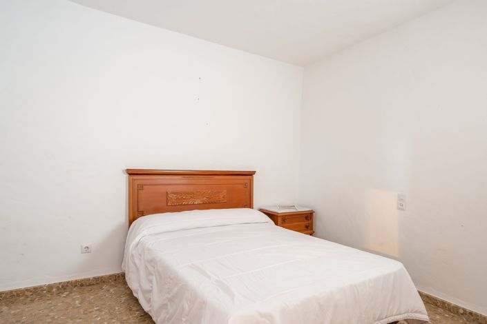 Image No.21-5 Bed House for sale