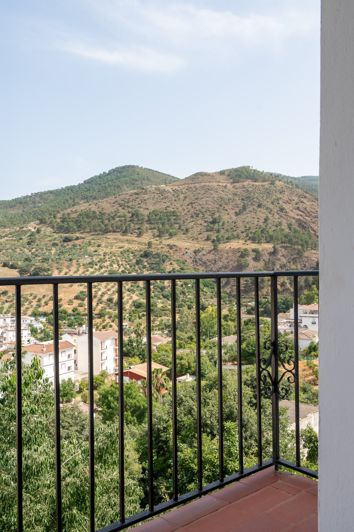 Image No.30-5 Bed House for sale