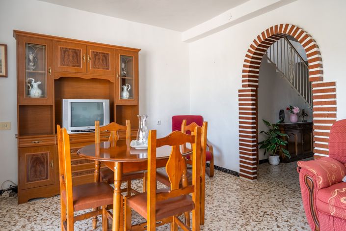 Image No.7-5 Bed House for sale