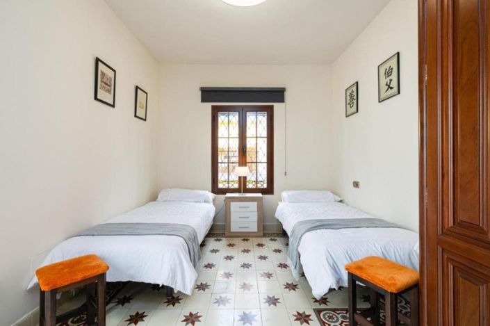 Image No.26-5 Bed House for sale