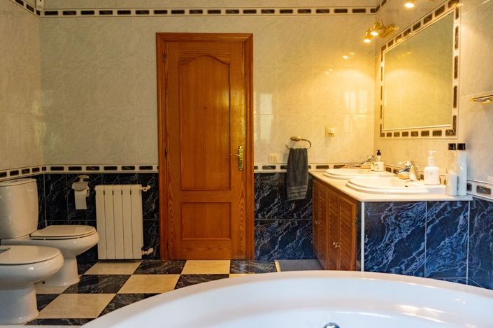 Image No.24-4 Bed Villa for sale