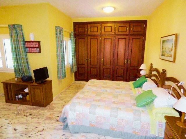 Image No.12-4 Bed Villa for sale