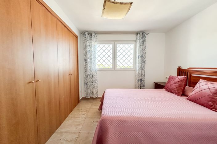 Image No.20-2 Bed Apartment for sale