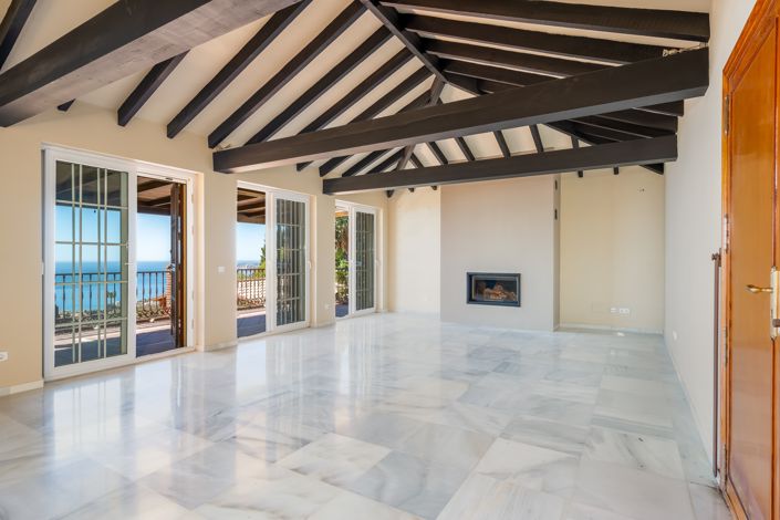 Image No.2-5 Bed Villa for sale