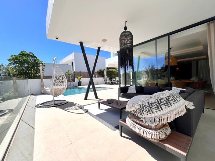 Image No.3-4 Bed Villa for sale