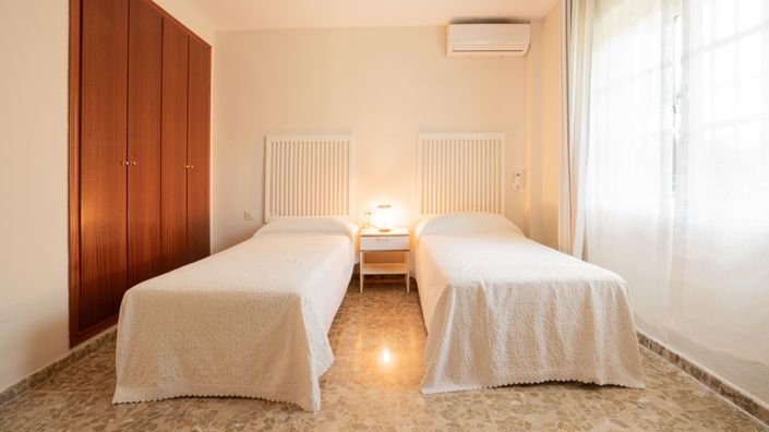 Image No.18-6 Bed Villa for sale