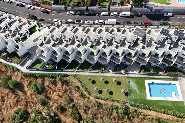 Image No.27-3 Bed Townhouse for sale