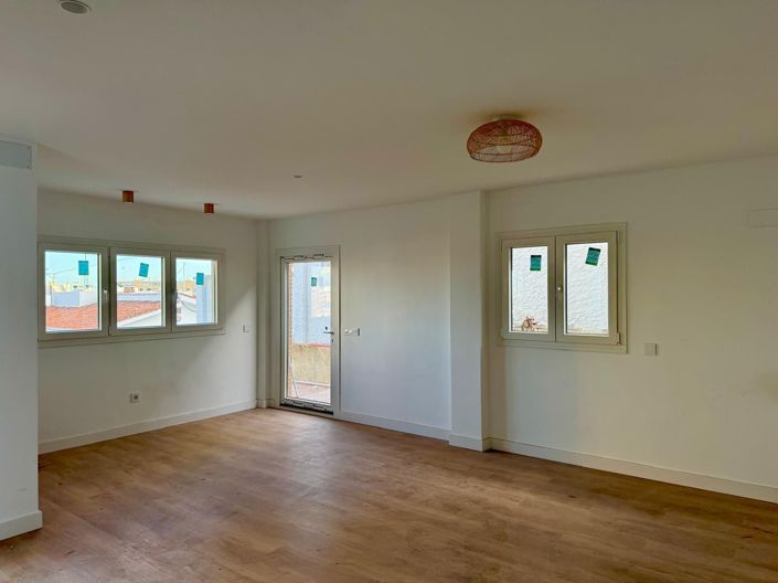 Image No.7-3 Bed House for sale