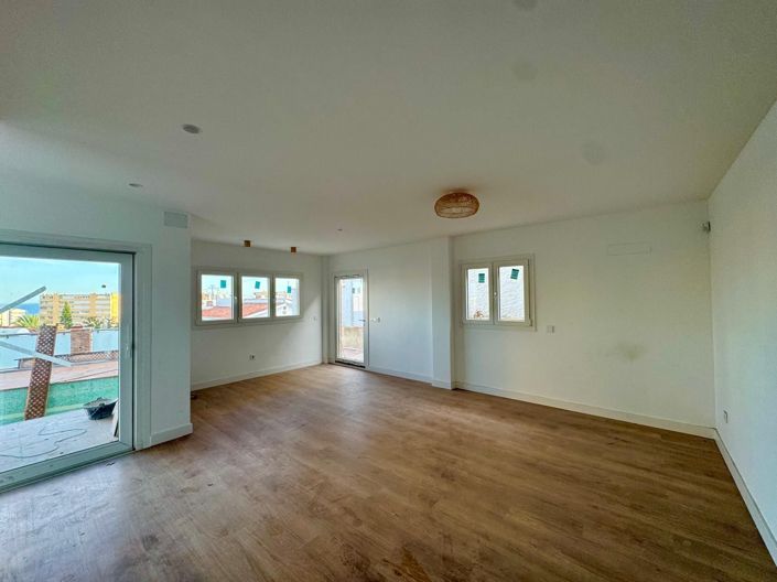 Image No.8-3 Bed House for sale