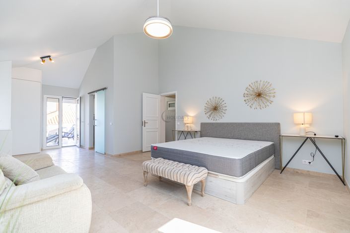 Image No.20-4 Bed Apartment for sale