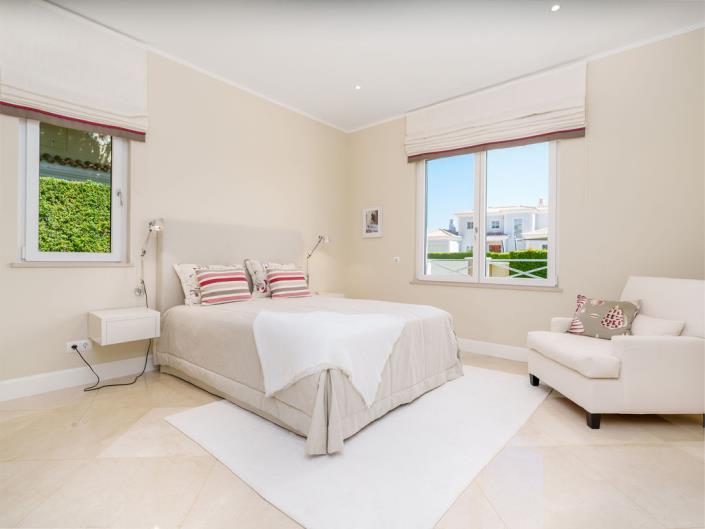 Image No.13-4 Bed Villa / Detached for sale