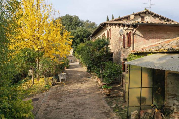 Image No.9-6 Bed Farmhouse for sale