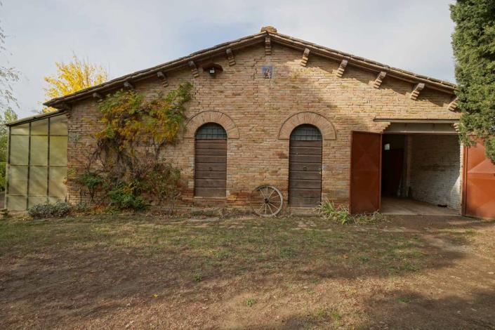 Image No.16-6 Bed Farmhouse for sale