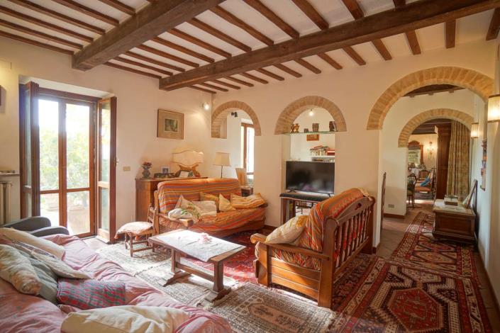 Image No.21-6 Bed Farmhouse for sale