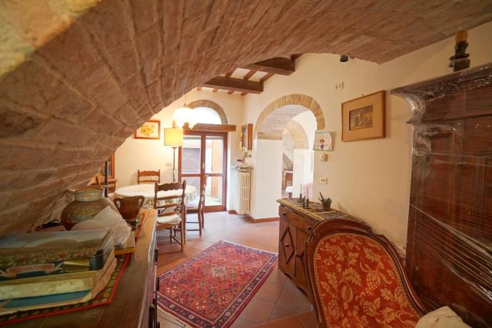 Image No.25-6 Bed Farmhouse for sale