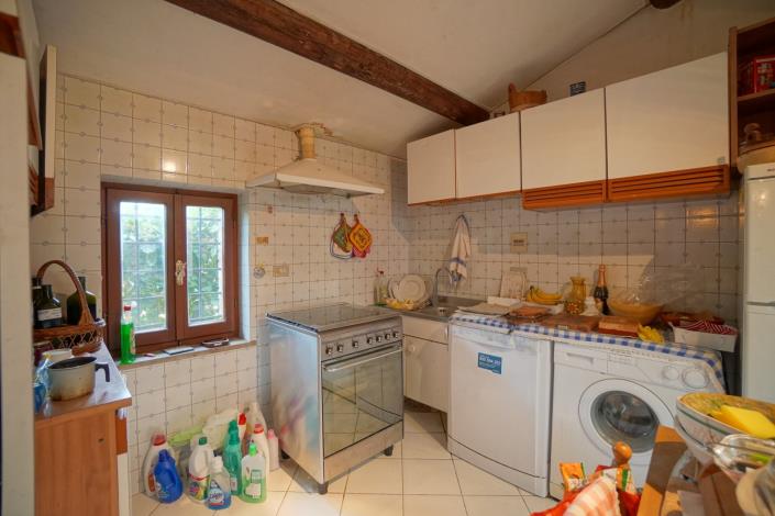 Image No.28-6 Bed Farmhouse for sale