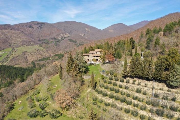 Image No.7-7 Bed Farmhouse for sale