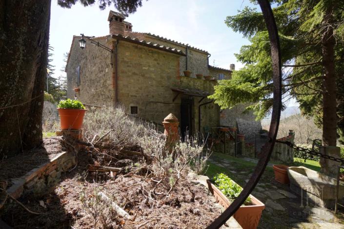 Image No.12-7 Bed Farmhouse for sale