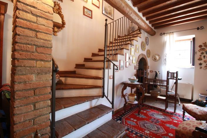 Image No.10-4 Bed Farmhouse for sale