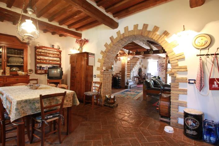 Image No.23-4 Bed Farmhouse for sale