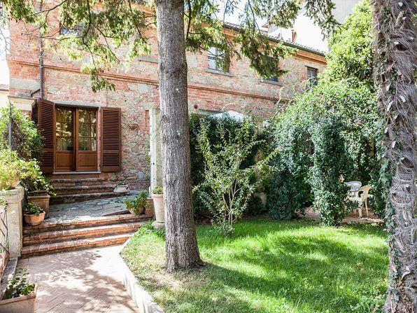 Image No.2-4 Bed Farmhouse for sale