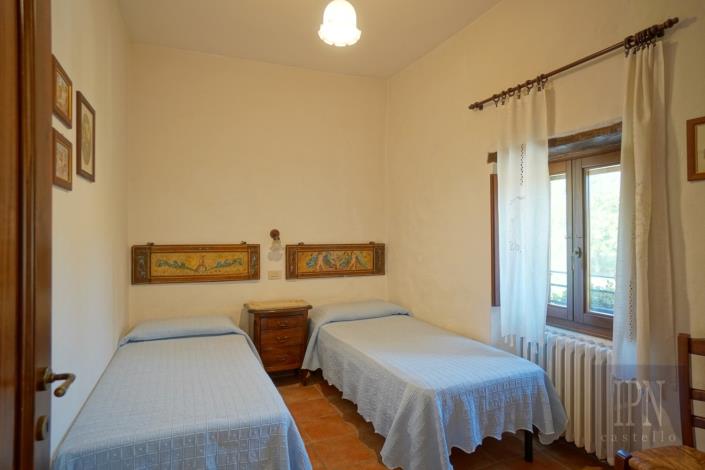 Image No.10-7 Bed Country House for sale