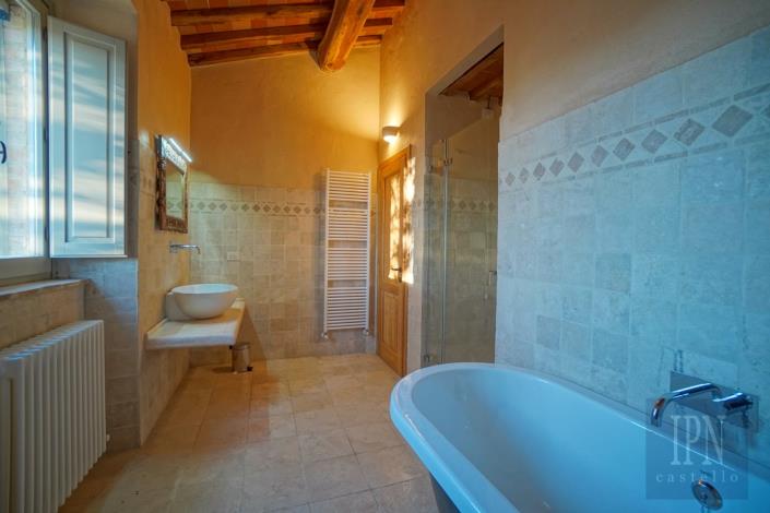 Image No.40-5 Bed Farmhouse for sale