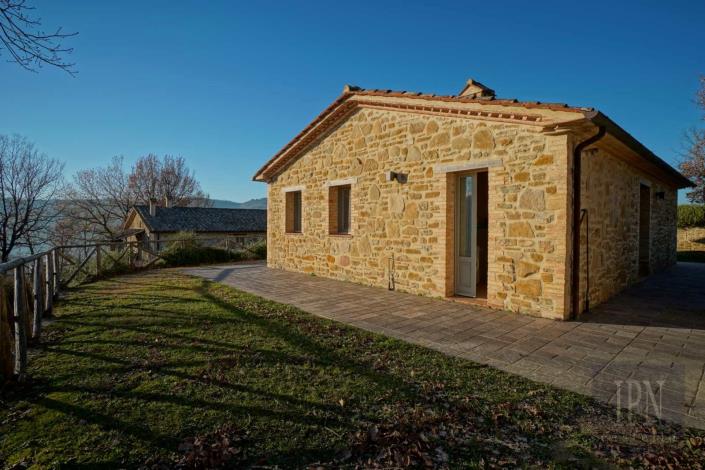 Image No.44-5 Bed Farmhouse for sale