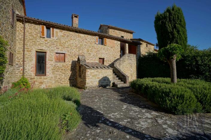 Image No.21-8 Bed Farmhouse for sale