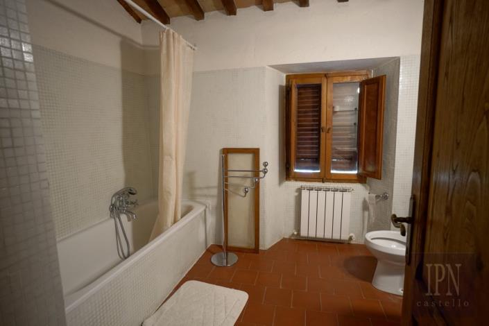 Image No.46-8 Bed Farmhouse for sale