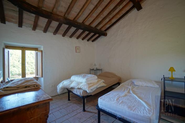 Image No.47-8 Bed Farmhouse for sale